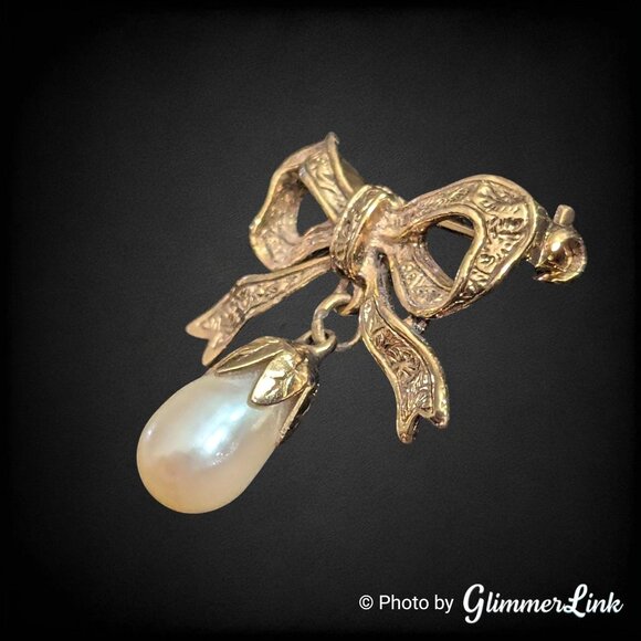 Vintage Dainty Gold Tone Bow Brooch with Faux Pearl Teardrop Dangle - Picture 3 of 6